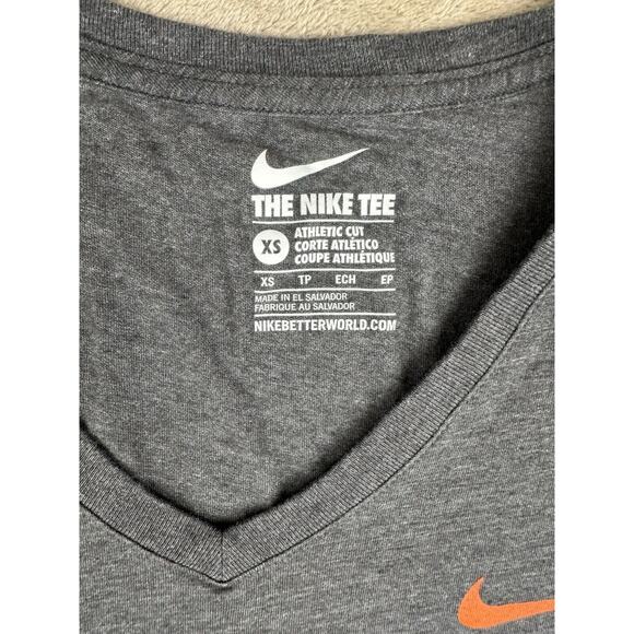 The Nike Tee Detroit Tigers MLB Women's Short Sleeve V Neck Tee Size XS - Picture 3 of 6